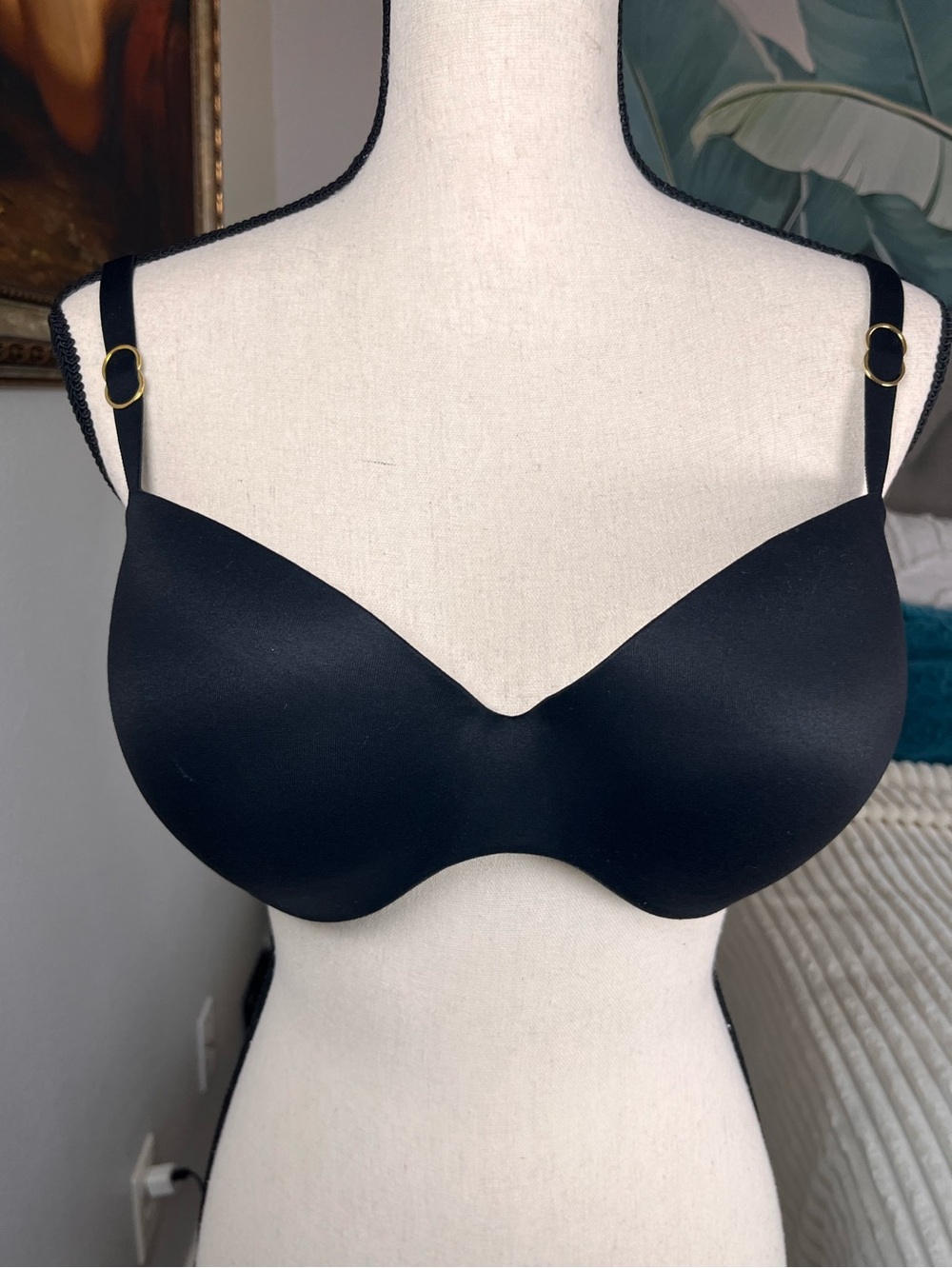 Victoria’s Secret Black Seamless Underwire Push-Up Bra 38D